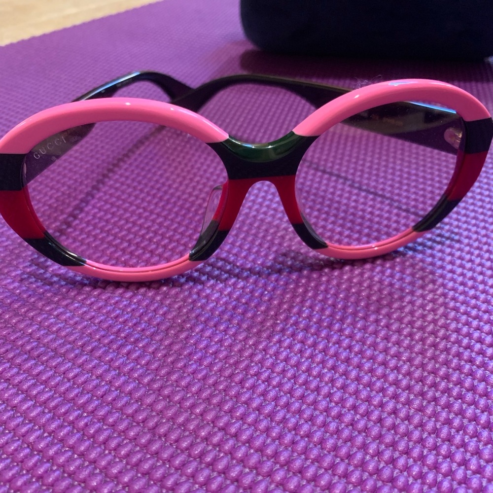 Gucci Classic Sunglasses new in case only worn once or twice